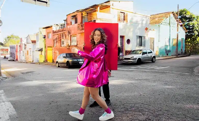  Fernanda Teka lança álbum REVERSO e celebra reencontro com o Rap e suas raízes na cena Hip Hop